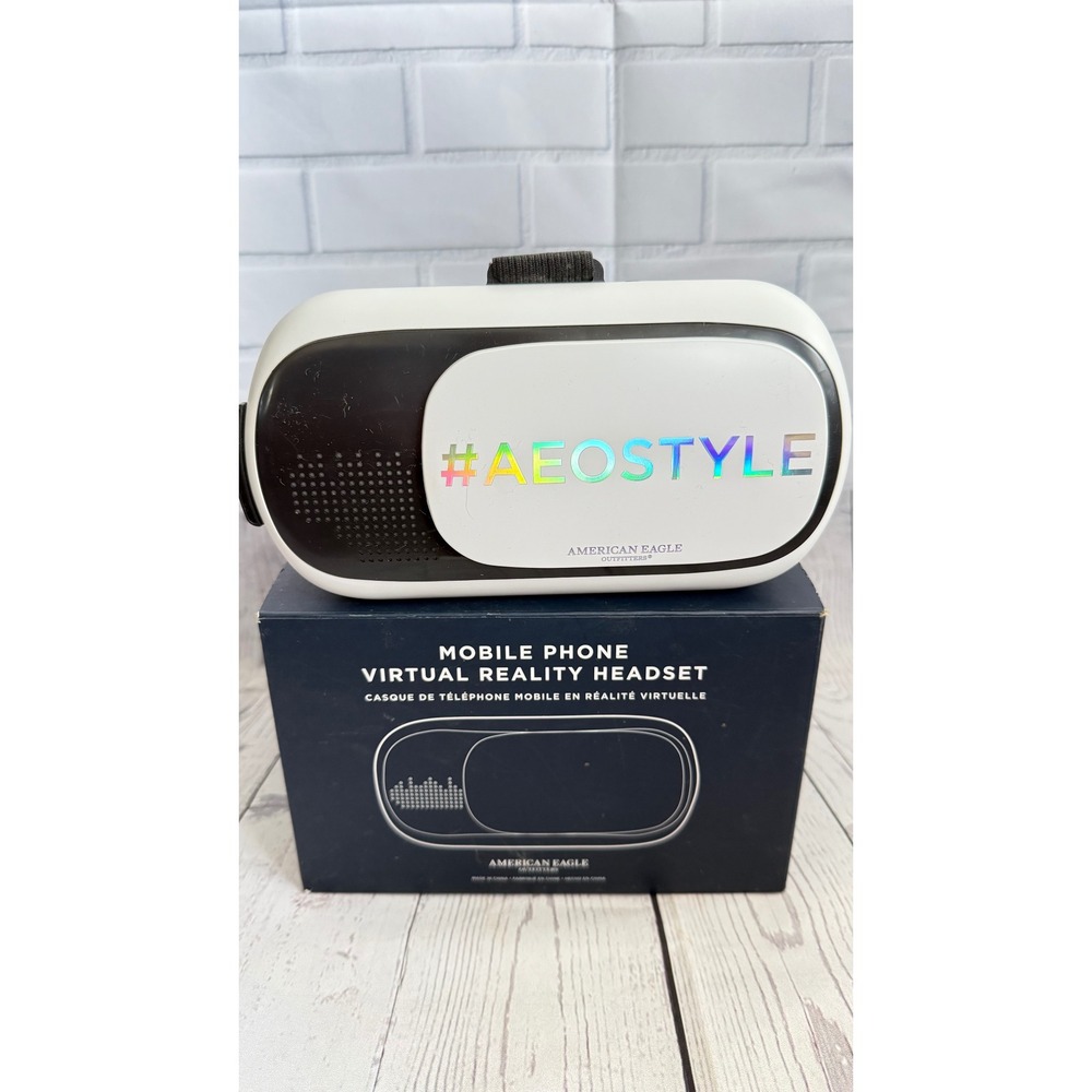 American Eagle Outfitters Mobile Phone Virtual Reality VR Headset AEOSTYLE White